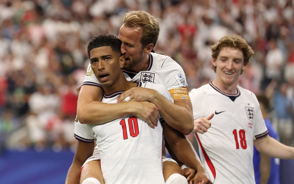 Jude Bellingham e Harry Kane comemora gol da Inglaterra na Copa do Mundo
