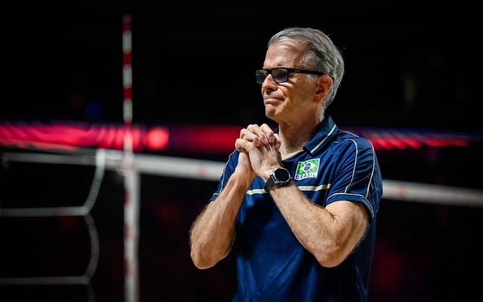 Bernadinho durante partida da seleção brasileira masculina de vôlei na VNL 2026