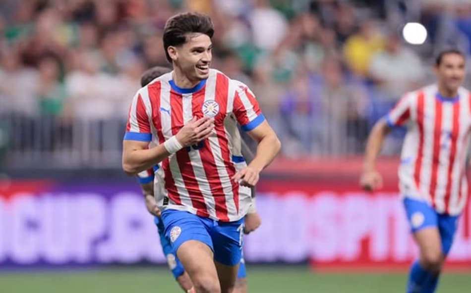 Bobadilla briga por titularidade no Paraguai no Mundial