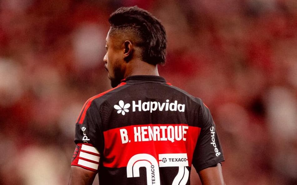 Bruno Henrique em ação durante Flamengo x Olimpia