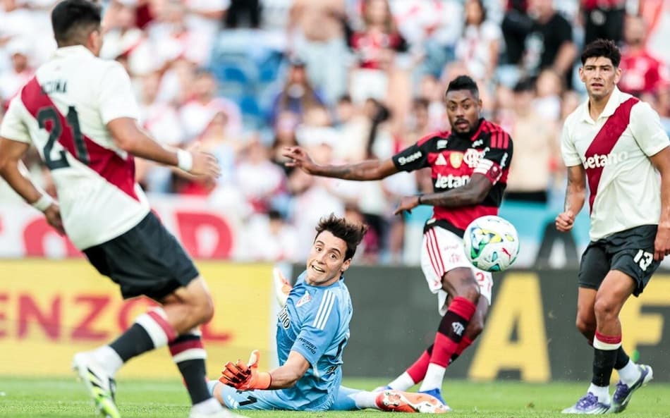 Bruno Henrique marca em amistoso entre Flamengo e River Plate