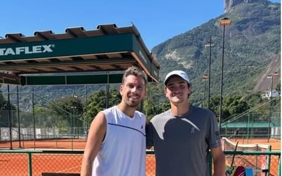 Cameron Norrie e João Fonseca durante treino na Yes Tennis
