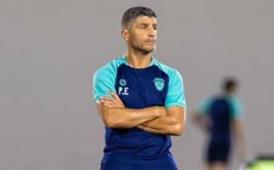 Pedro Emanuel durante treino do Al-Fatyha