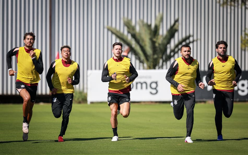 Em transição física, Hugo e Vitinho ficam mais perto de voltar ao Corinthians
