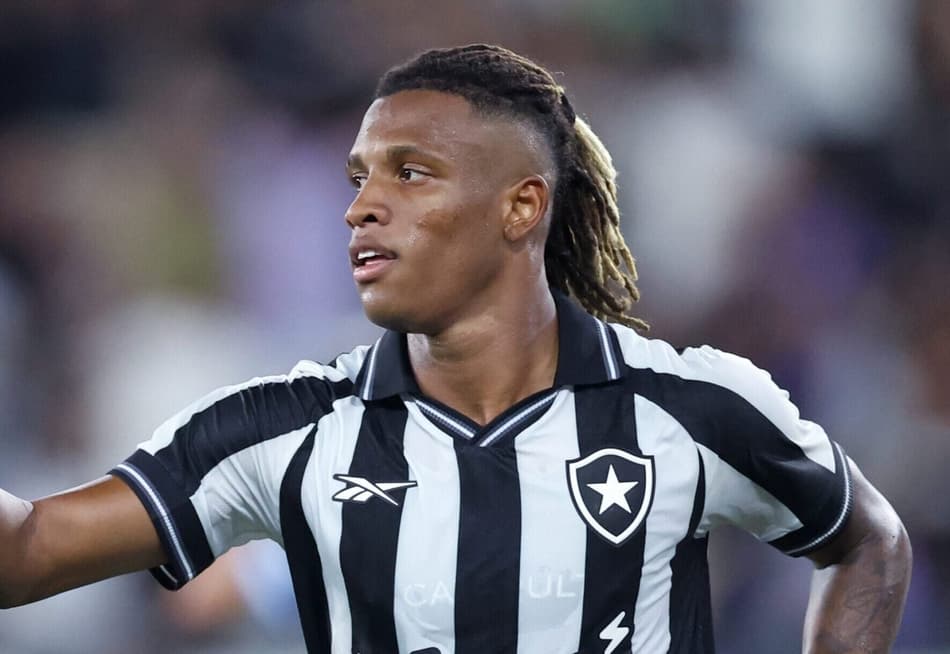 Danilo comemora gol pelo Botafogo em jogo da Libertadores contra o Racing