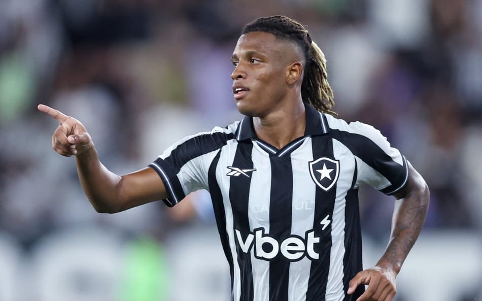 Danilo comemora gol pelo Botafogo em jogo da Libertadores contra o Racing