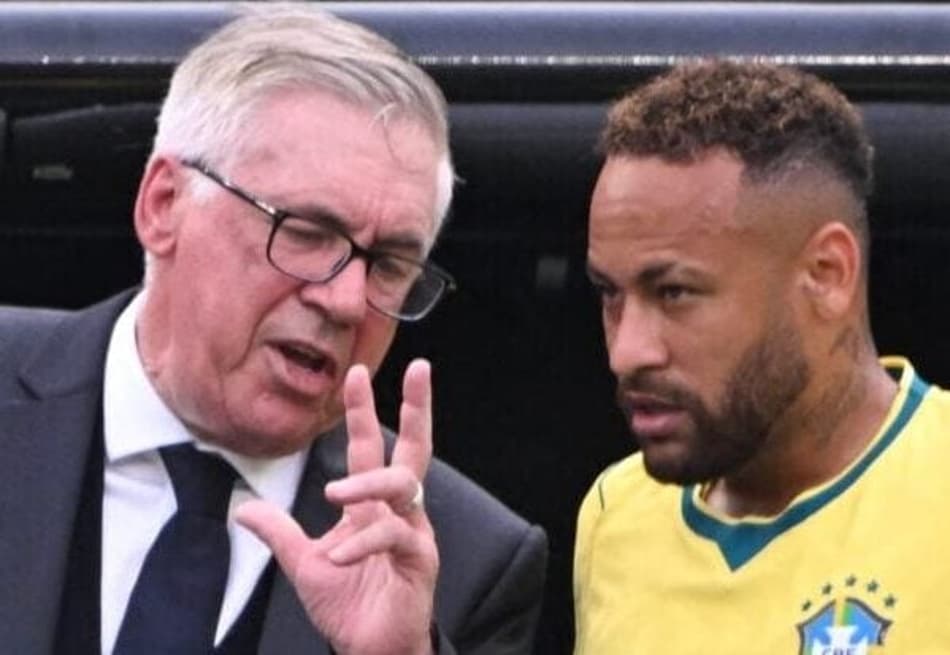 Davide e Carlo Ancelotti passam orientações para Neymar e Danilo Santos durante Brasil x Noruega