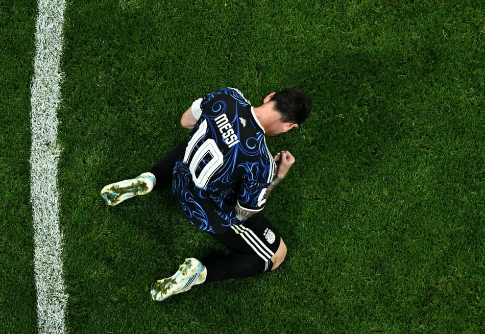 De joelhos, Messi comemora classificação da Argentina para a final da Copa do Mundo