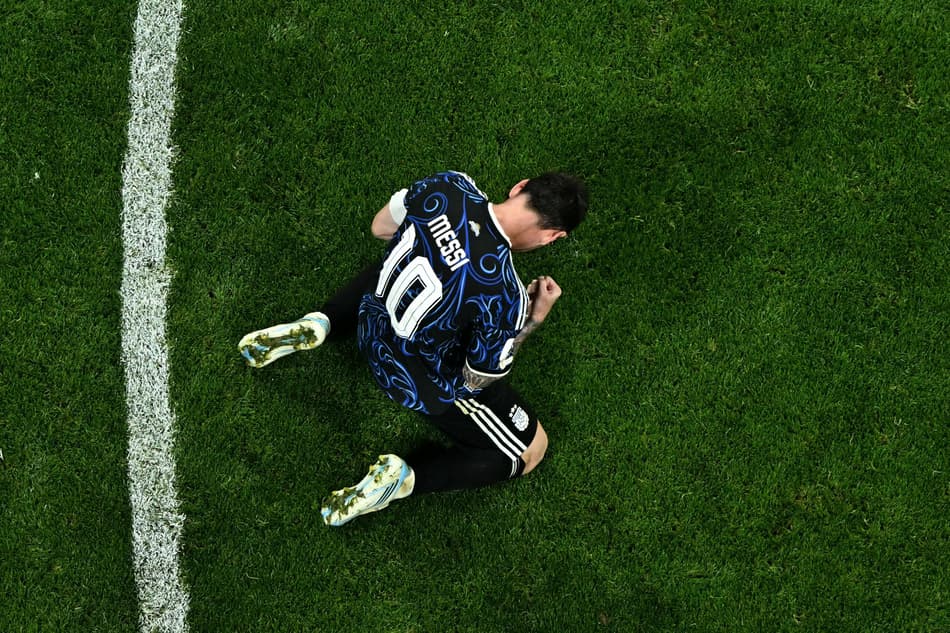 De joelhos, Messi comemora classificação da Argentina para a final da Copa do Mundo