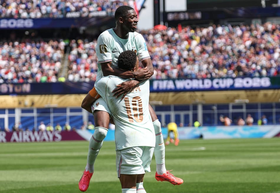 Dembélé comemora gol da França na Copa do Mundo com Mbappé