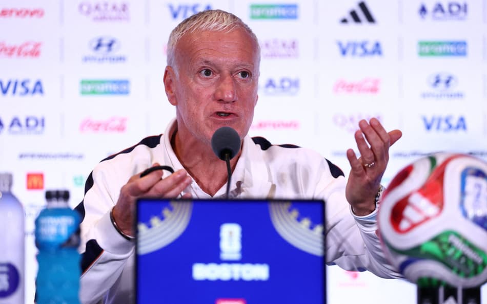 Deschamps em coletiva da França