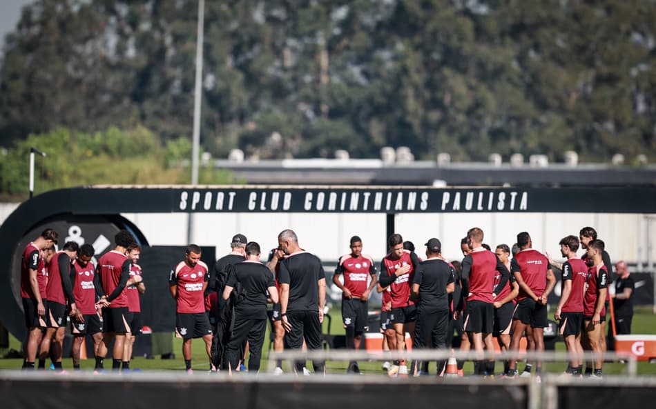 Elenco do Corinthians durante treinamento