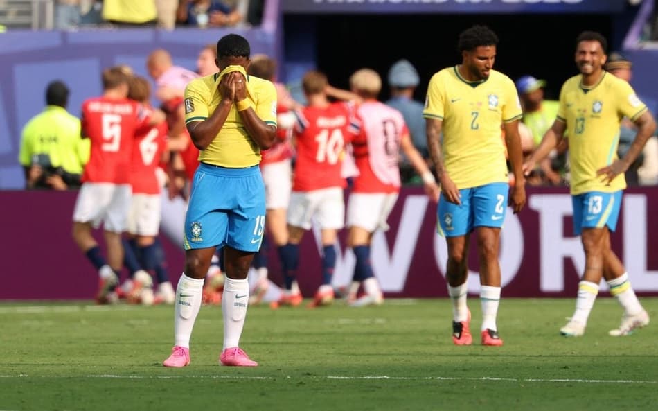 Endrick lamentando derrota (Photo by Odd ANDERSEN / AFP)