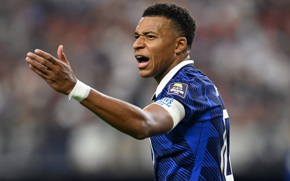 Mbappé reclama em Espanha x França