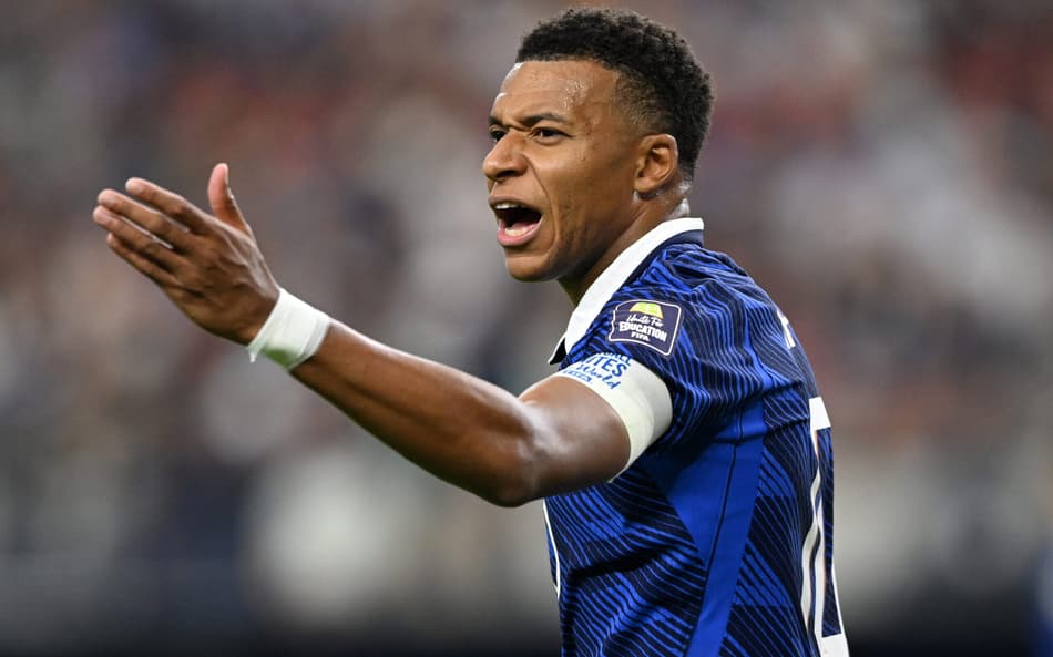Mbappé reclama em Espanha x França