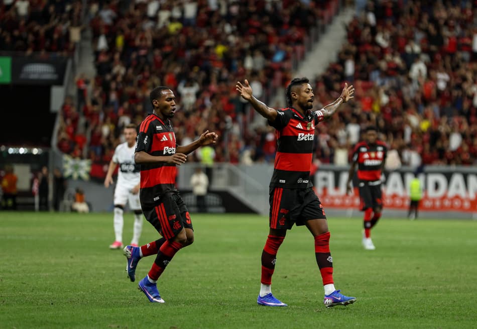 Bruno Henrique comemorando gol pelo Flamengo