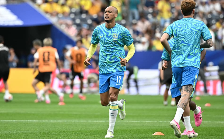 Fabinho em aquecimento do Brasil na Copa do Mundo 2026