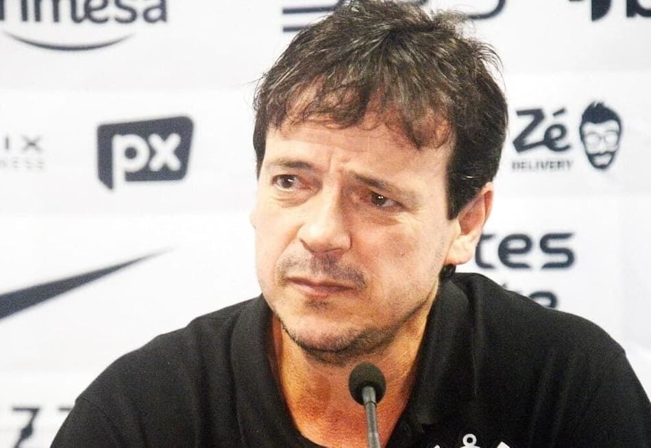 Fernando Diniz durante entrevista coletiva