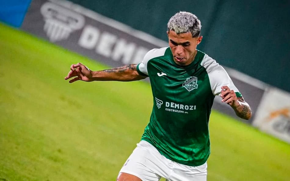 Fernando Medeiros jogando pelo Egnatia
