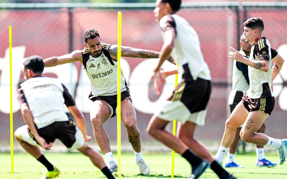 Jogadores do Flamengo durante treino para os amistosos. (Foto: Gilvan de Souza/Flamengo)