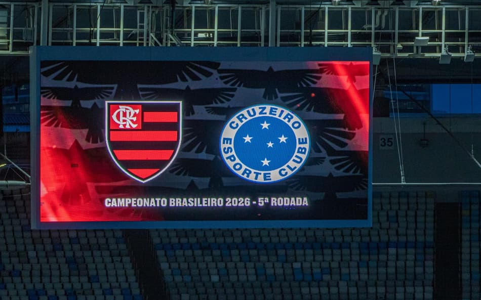 Telão do Maracanã com escudos de Flamengo e Cruzeiro
