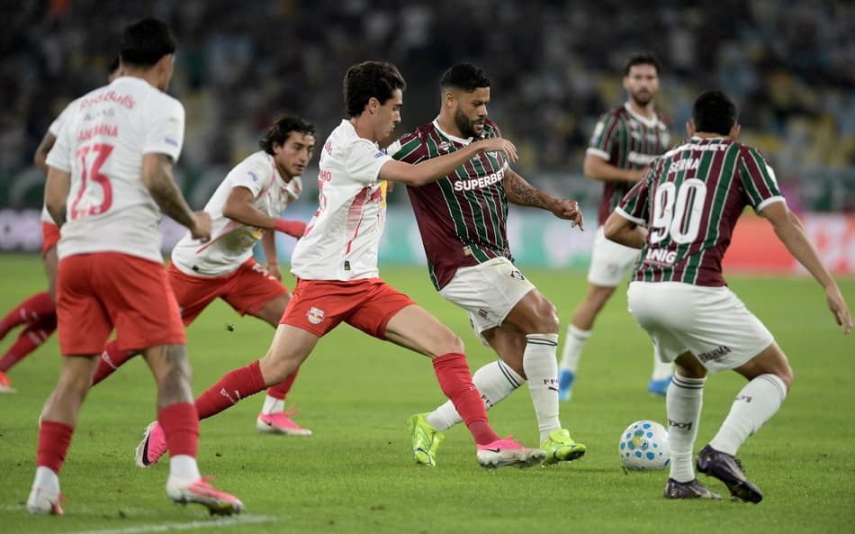 Fluminense e RB Bragantino em confronto pela 19ª rodada do Brasileirão