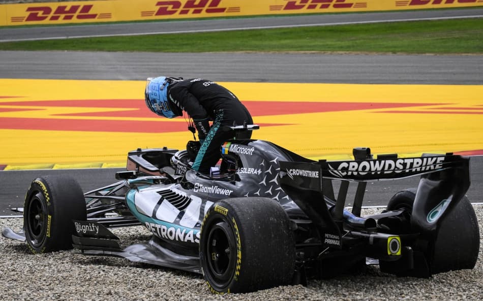 George Russell deixa a Mercedes no início do GP da Bélgica