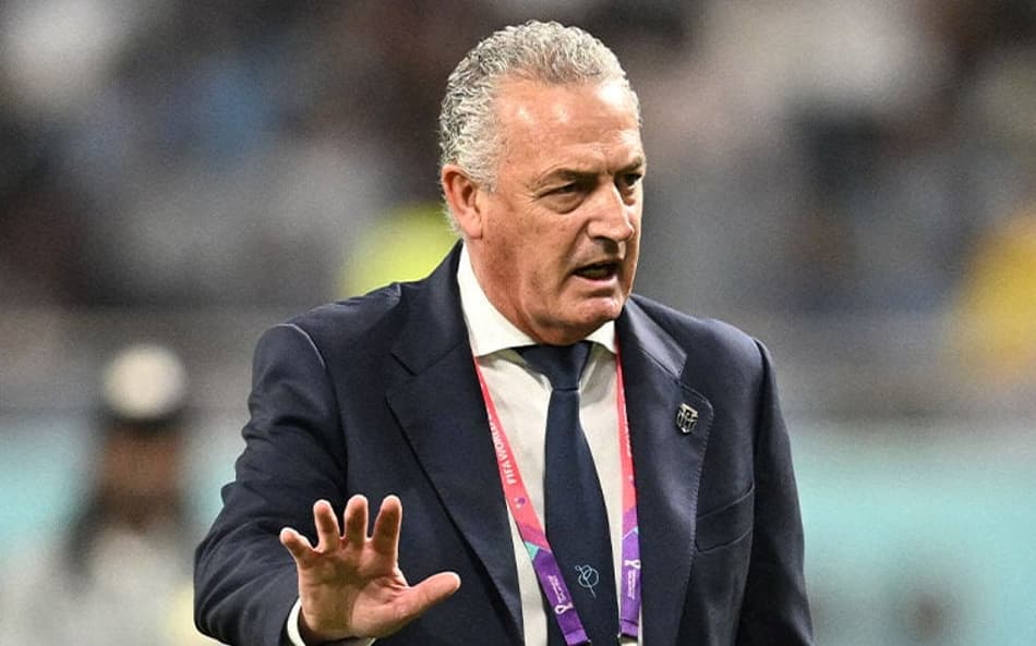Gustavo Alfaro, técnico do Paraguai em ação