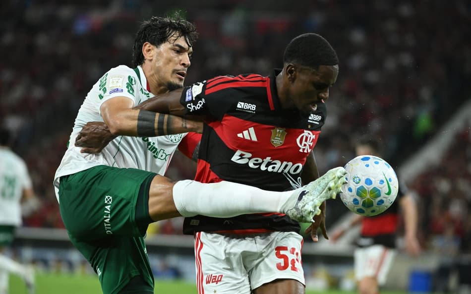 Gustavo Gómez em ação em Palmeiras x Flamengo pelo Brasileirão