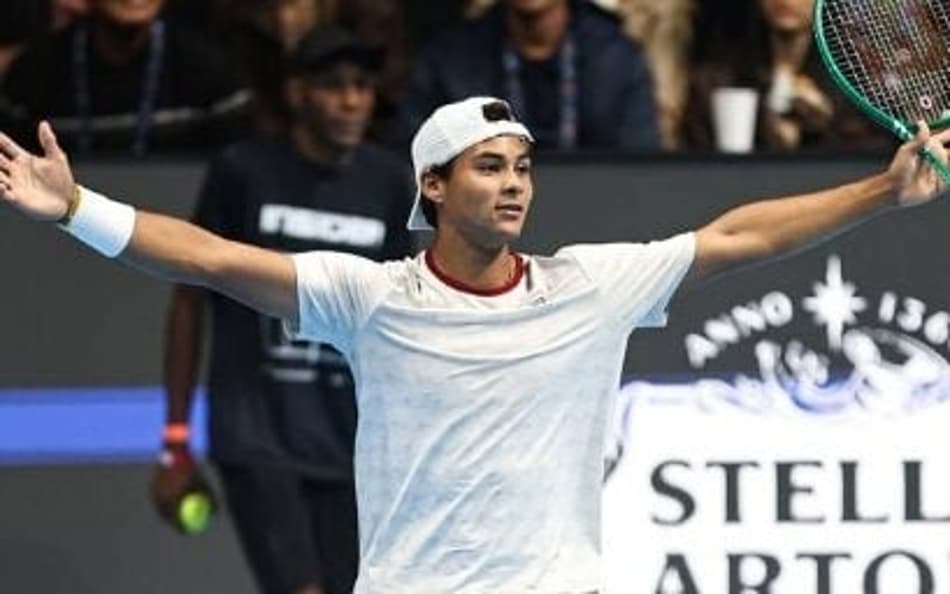 Guto Miguel vence estreia no UTS Rio e projeta duelo com João Fonseca