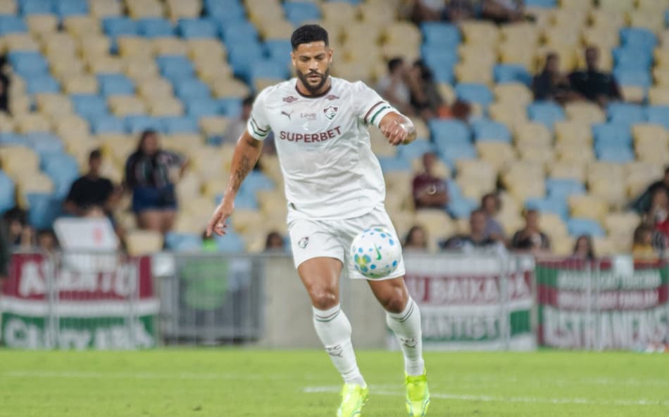 Hulk com o uniforme branco do Fluminense no Maracanã