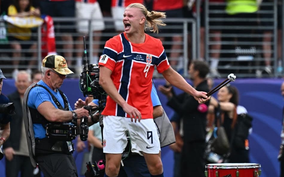 Haaland comemora o segundo gol da Noruega sobre o Brasil