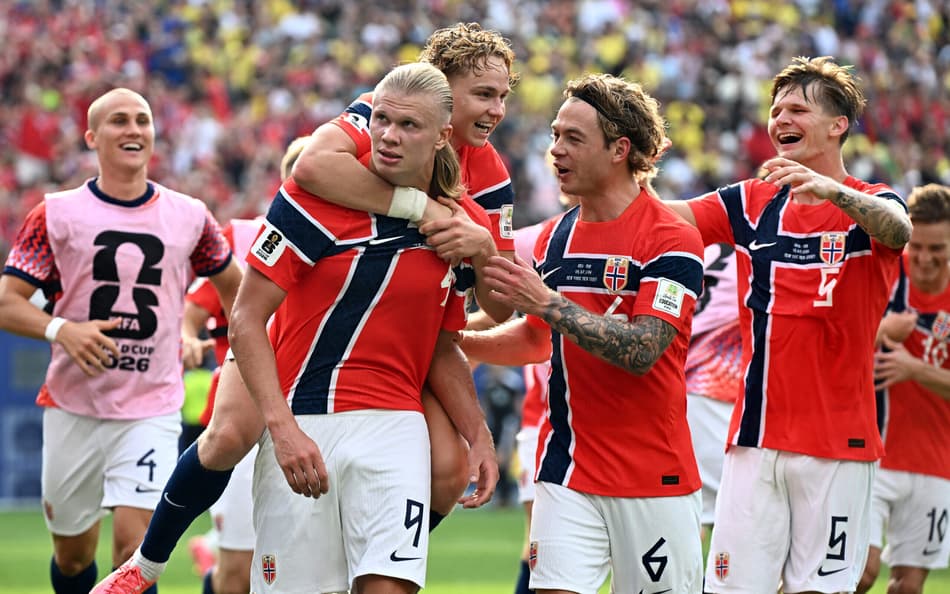 Haaland marcou dois gols na vitória da Noruega contra o Brasil nas oitavas de final da Copa do Mundo