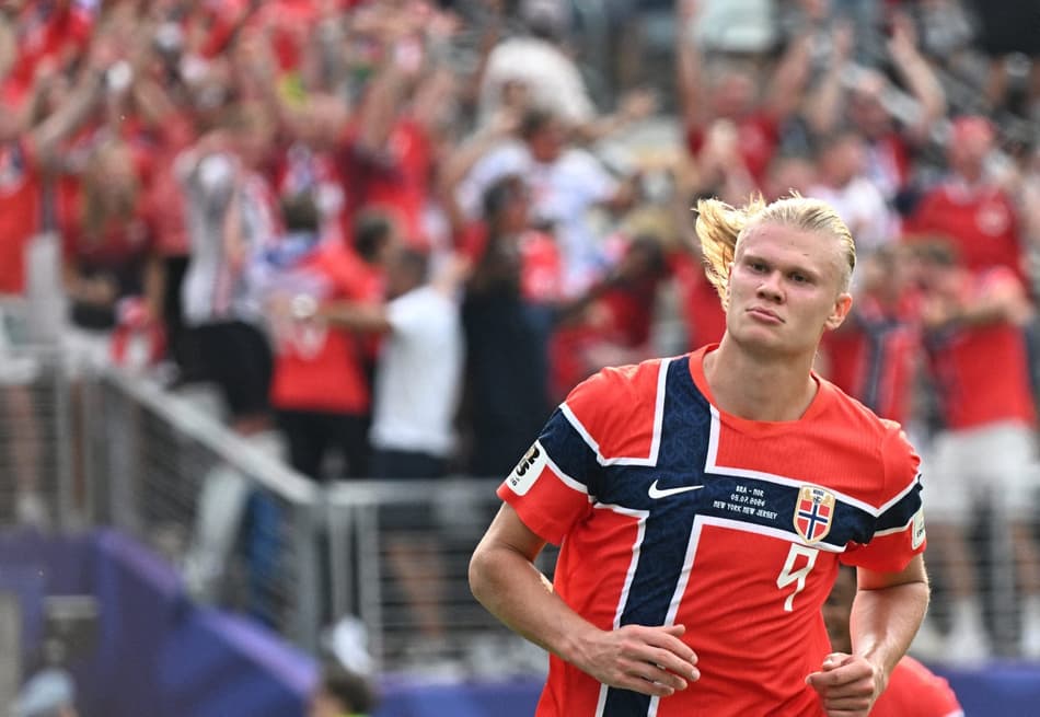 Haaland marcou dois gols na vitória da Noruega contra o Brasil nas oitavas de final da Copa do Mundo