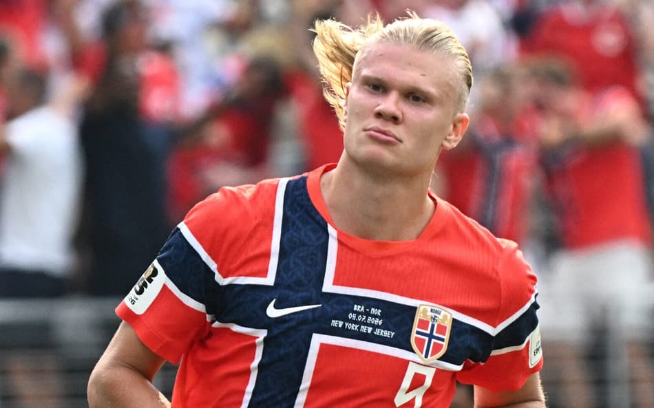 Haaland marcou dois gols na vitória da Noruega contra o Brasil nas oitavas de final da Copa do Mundo