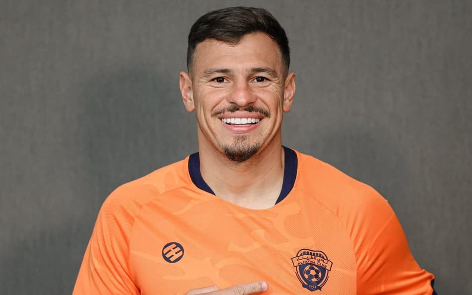 Hugo Moura é apresentado no Al Fayha
