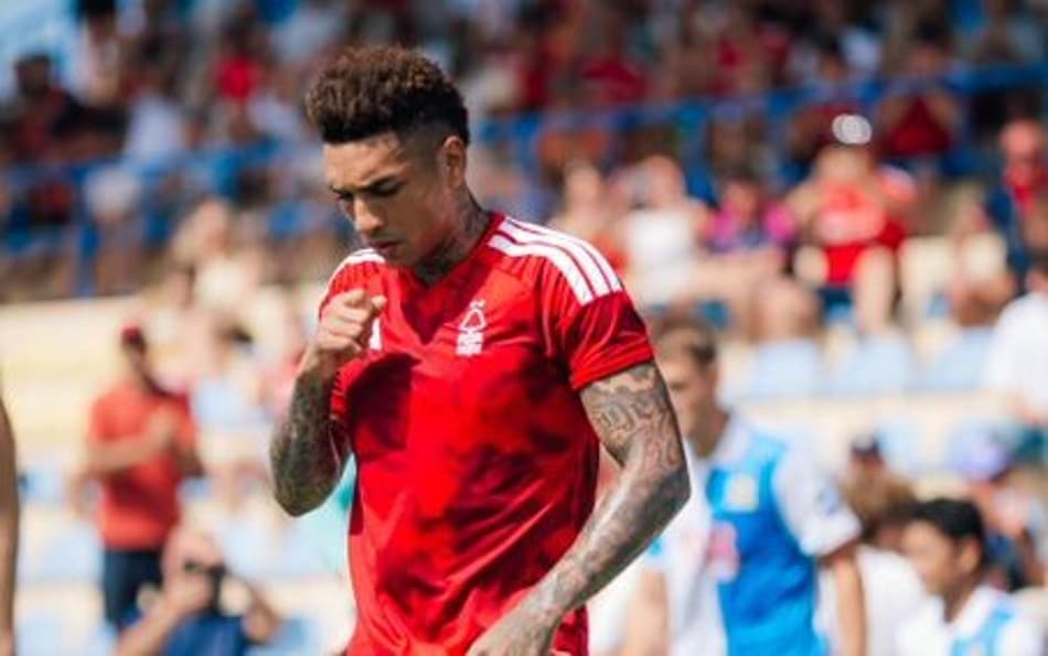 Igor Jesus em ação pelo Nottingham Forest