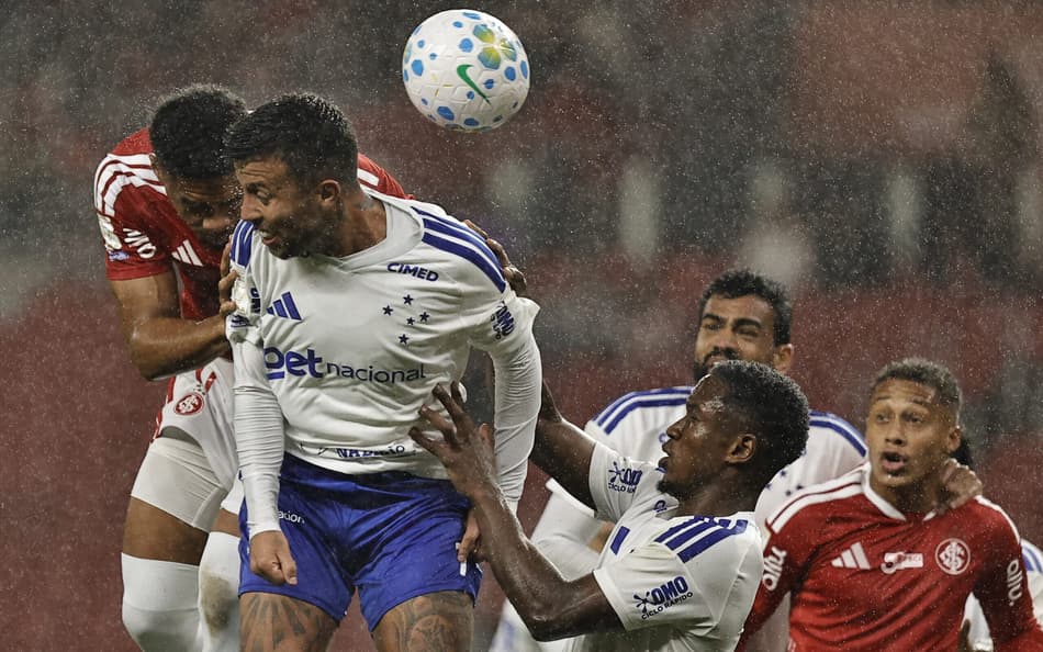 Internacional e Cruzeiro se enfrentaram pelo Brasileirão