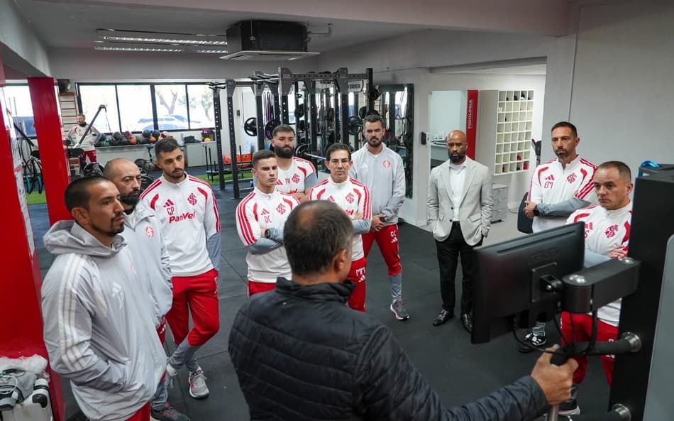 Internacional apresenta equipamentos À equipe do departamento médico