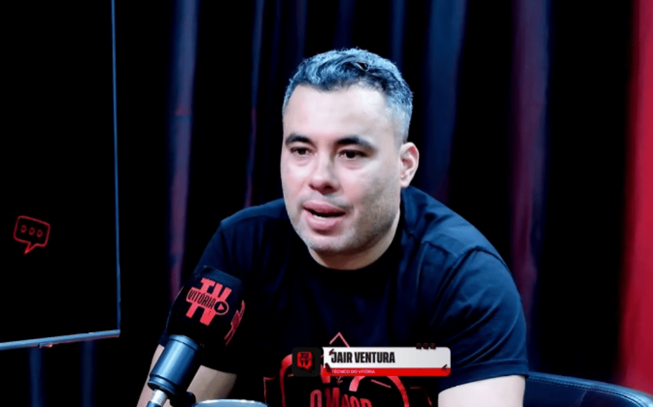 Jair Ventura durante participação em podcast do Vitória TV