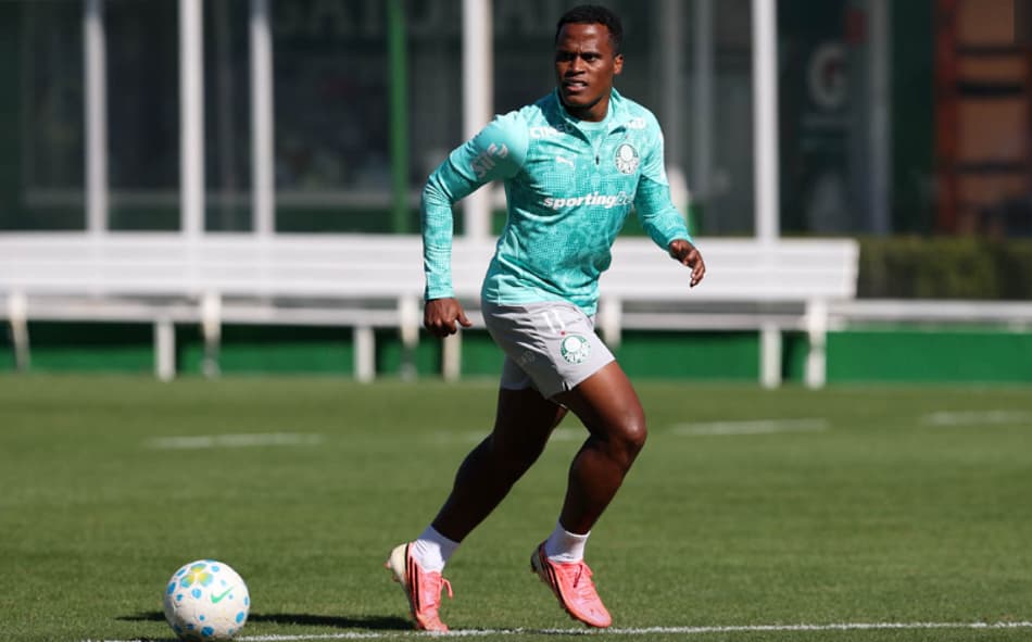 Jhon Arias durante treino do Palmeiras