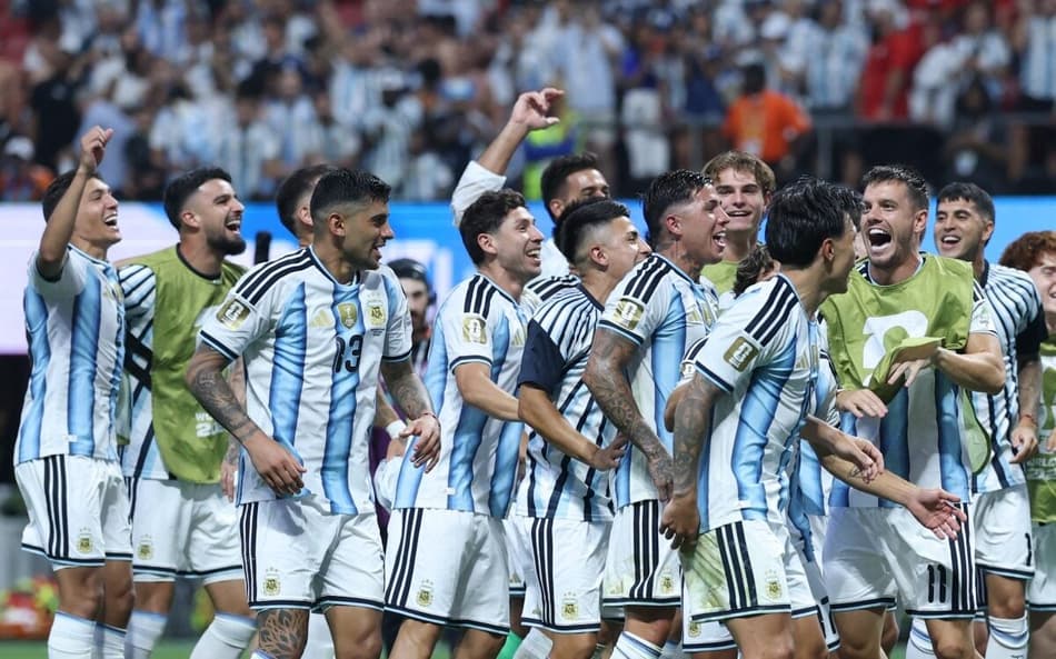 Jogadores da Argentina comemoram classificação as quartas de final da Copa do Mundo de 2026