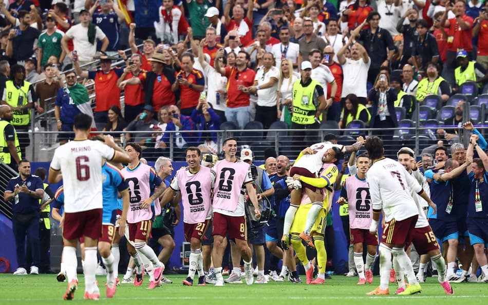 Jogadores da Espanha comemoram classificação para a final da Copa do Mundo de 2026