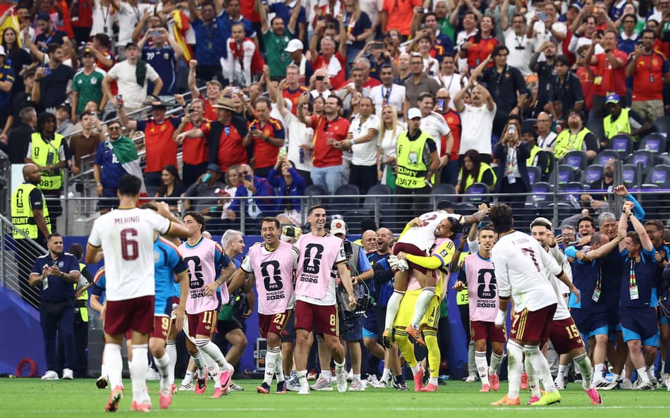 Jogadores da Espanha comemoram classificação para a final da Copa do Mundo de 2026