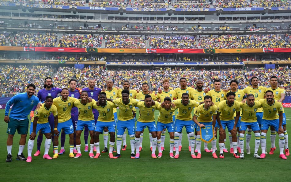 Jogadores da Seleção Brasileira perfilados antes de Brasil x Noruega pelas oitavas de final da Copa do Mundo 2026