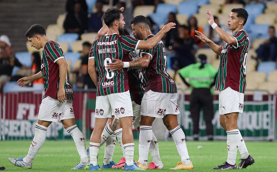 Jogadores do Fluminense comemoram gol contra o Nova Iguaçu