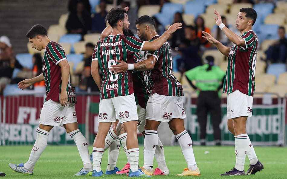Jogadores do Fluminense comemoram gol contra o Nova Iguaçu
