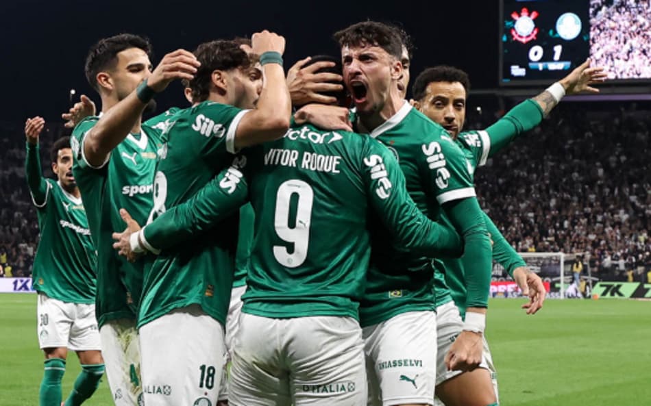 Jogadores do Palmeiras comemoram gol marcado