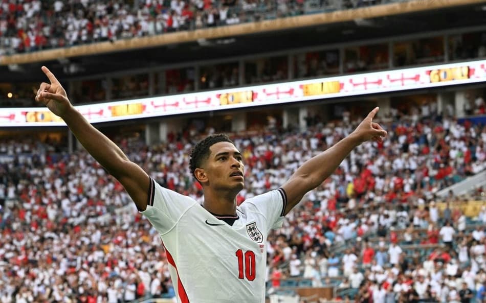 Jude Bellingham comemora gol em Inglaterra x Noruega pelas quartas de final da Copa do Mundo