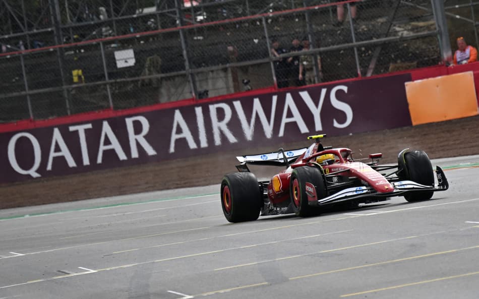 Lewis Hamilton no GP da Inglaterra (foto: Andrej ISAKOVIC / POOL / AFP)